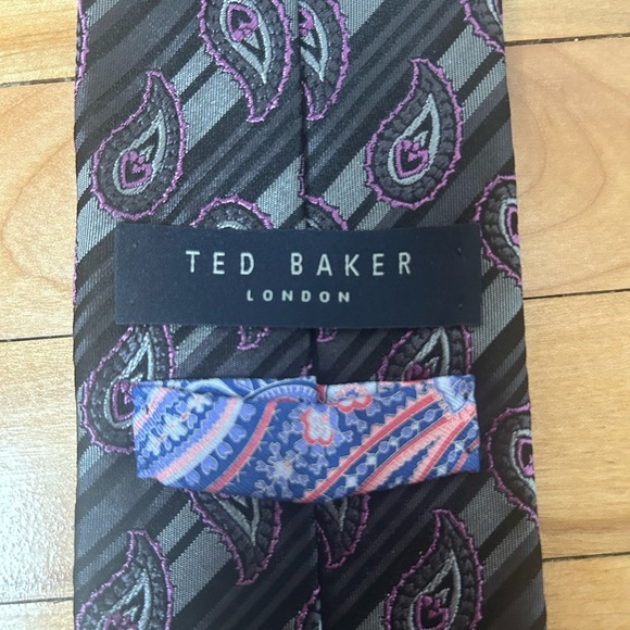 Ted Baker 100% Silk made in USA tie, grey purple paisley all over print - Picture 4 of 7